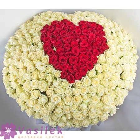 Корзина "Сердце из 501 розы"